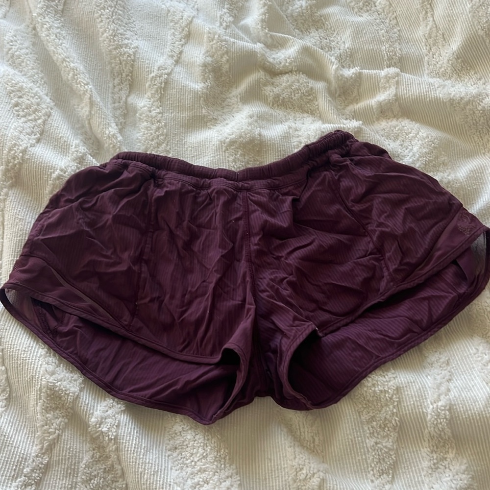 Lulu lemon athletica  hotty hot short size 8